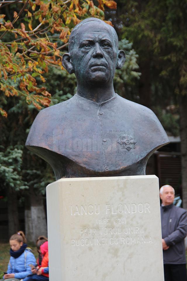 Sâmbătă a fost dezvelit bustul de bronz al marelui om de stat bucovinean Iancu Flondor