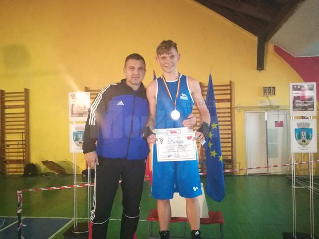 Antrenorul Andu Vornicu alături de proaspatul campion național, Fabian Sebastian Ceotir