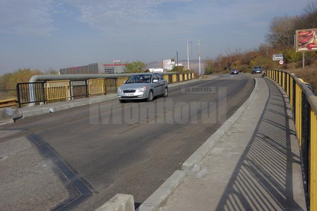 Lucrările la podul de la Şcheia, de pe ruta ocolitoare a municipiului Suceava, au fost finalizate, iar circulaţia rutieră a fost reluată în condiţii normale
