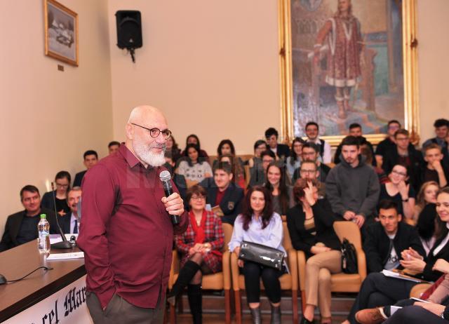 Dr. Cristian Andrei le-a vorbit ștefaniștilor despre adolescență și provocările vârstei. Foto Vasile Lupu, clasa a XII-a C