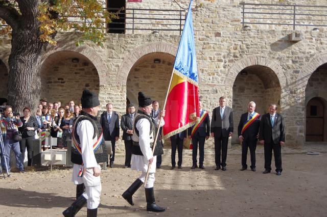 Dăruirea steagului României Cetăţii de Scaun a Sucevei