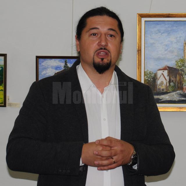 Managerul Muzeului de Artă „Ion Irimescu”, preotul Teodor Brădăţanu