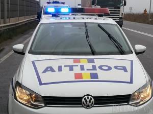 Poliția în acțiune de urmărire după o mașină al cărei șofer nu a oprit la semnal