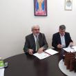 Academicianul Gheorghe Duca și primarul Ioan Pavăl și-au pus semnătura pe acordul de colaborare dintre Academia de Ştiinţe a Moldovei și Primăria Dumbrăveni