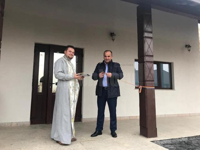 Primarul comunei Dărmăneşti, Dănuţ Chidoveţ, a inaugurat, recent, noul cămin cultural din satul Dănila
