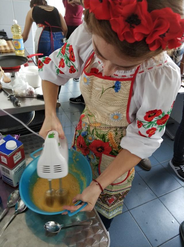 Studenții străini de la Facultatea de Științe Economice și Administrație Publică au gătit preparate tradiţionale, în cadrul manifestării „Gusturi și arome”