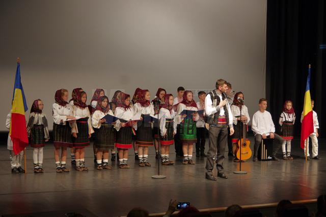 „Uniți de Centenar”, spectacol emoționant susținut de copii și tineri din sistemul de protecție socială Suceava