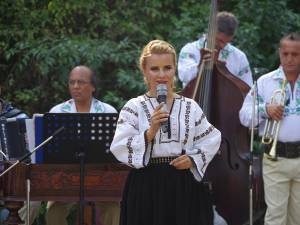 Mihaela Bârsan pregăteşte câteva „surprize muzicale” în luna decembrie