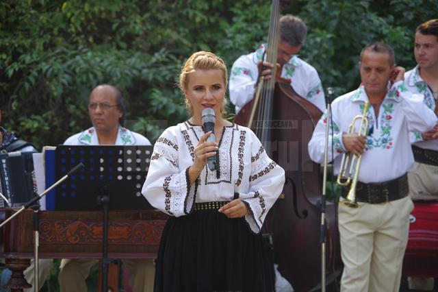 Mihaela Bârsan pregăteşte câteva „surprize muzicale” în luna decembrie