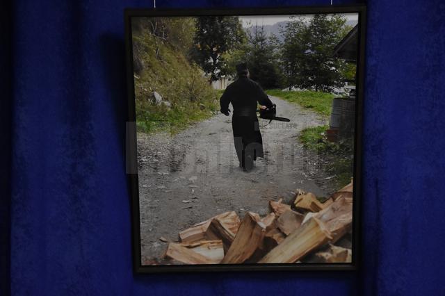Pulsul vieţii în mănăstirile din Bucovina, surprins de celebrul fotograf Oliver Mark, în 31 de instantanee