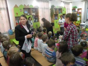 20 copii și tineri din Dumbrăveni iau locul adulților și încearcă profesia la care doar visau