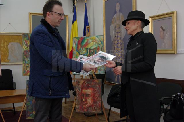 Albumul „Prin labirintul umbrelor” de Tiberiu Cosovan, lansat ieri la Biblioteca Bucovinei „I.G. Sbiera”
