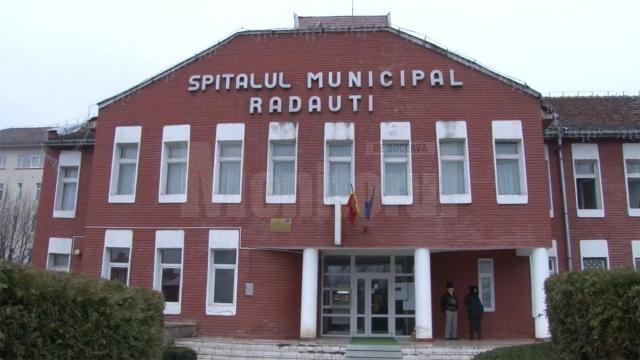 Copilul a fost dus de mamă la Spitalul Municipal Rădăuți