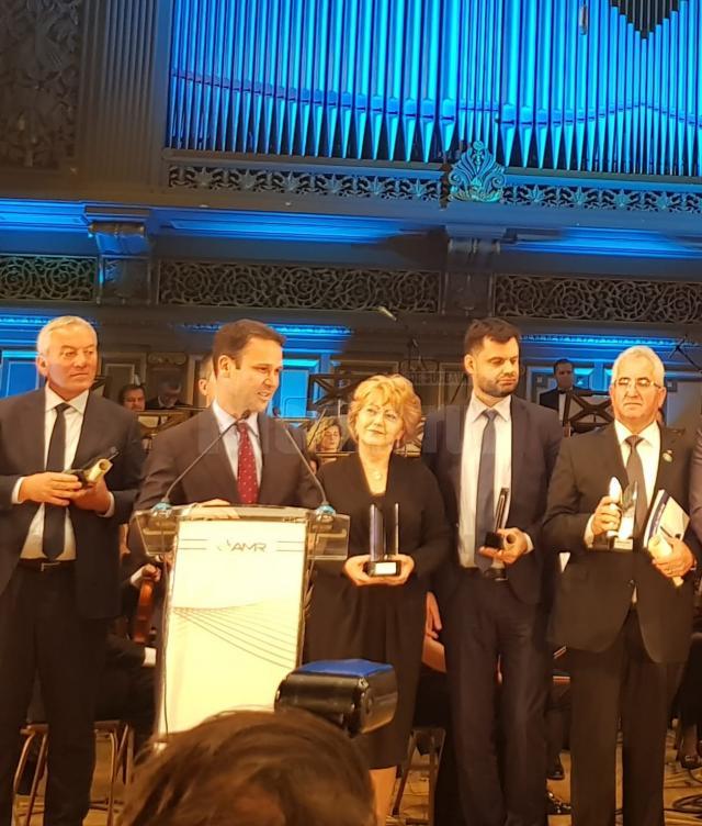Trofeul și diploma aferente premiului au fost înmânate luni seara primarului Ion Lungu, în cadrul Galei AMR, de la Ateneul Român
