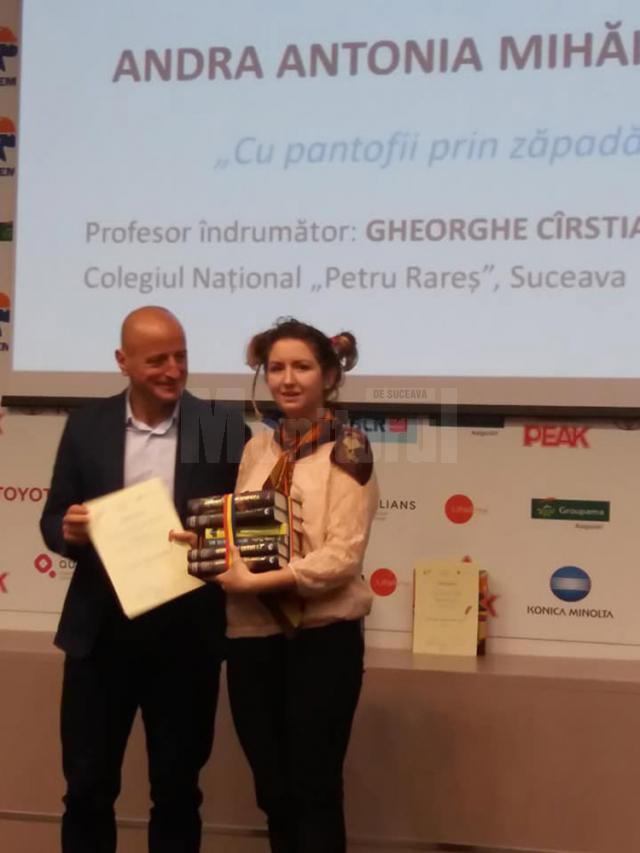Antonia Andra Mihăilescu, primindu-și premiul