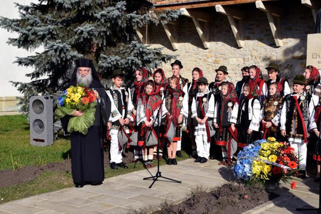 Copiii de la școala din Vicovu de Jos au fost primiţi de stareţul Mănăstirii Putna, Melchisedec Velnic