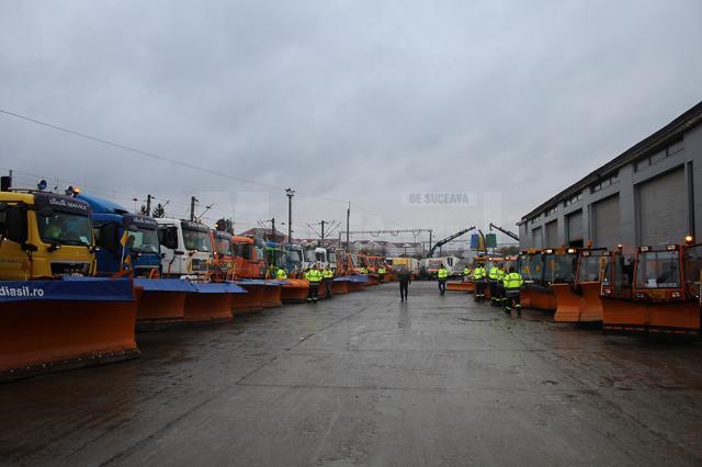 34 de utilaje și peste 1700 de tone de antiderapant, pregătite pentru deszăpezire pe străzile Sucevei