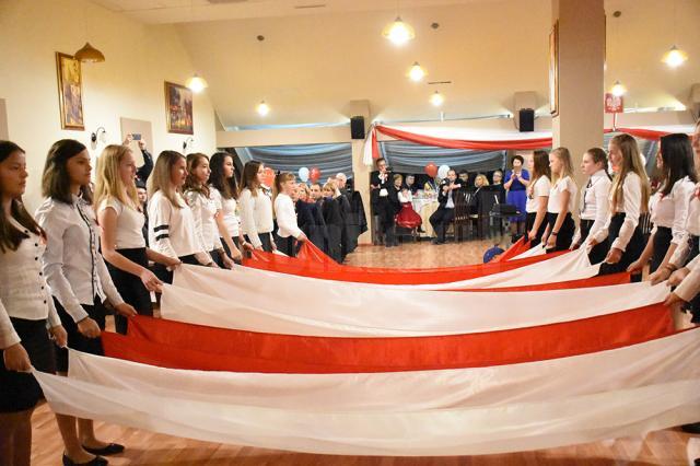Program artistic oferit de copii din comunitatea polonă, cu ocazia Zilei Independenței Poloniei