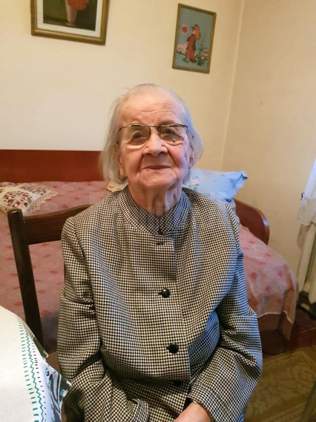 Lucia Bohatereț, educatoare, cel mai în vârstă sucevean - 101 ani, născută pe 5 mai 1917
