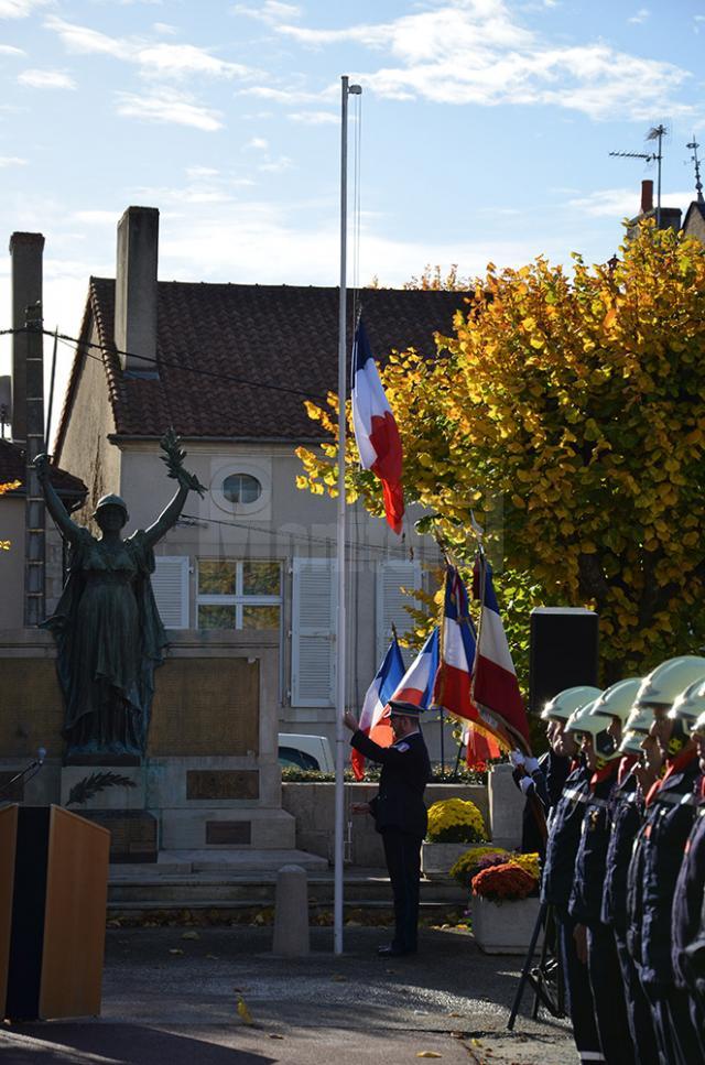 O delegaţie din Putna a fost prezentă în Franţa, la Montmormillon, la manifestările prilejuite de împlinirea unui secol de la încheierea Primului Război Mondial