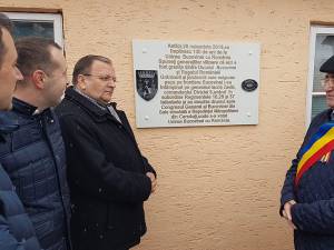 Placă aniversară dezvelită la Centenar, pe locul graniţei dintre Ducatul Bucovinei și Regatul României