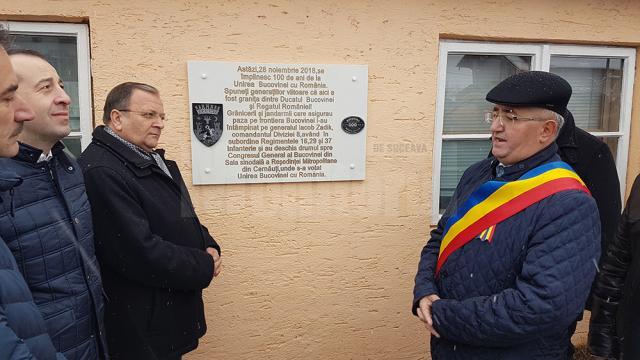 Placă aniversară dezvelită la Centenar, pe locul graniţei dintre Ducatul Bucovinei și Regatul României