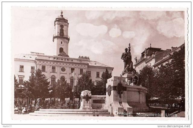 În cinstea actului de la 28 noiembrie 1918, la Cernăuţi a fost ridicat un monument al Unirii, care astăzi nu mai există