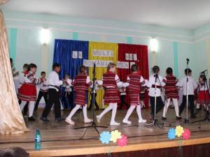 Elevii şi cadrele didactice de la şcolile din Salcea, Văratec, Prelipca au sărbătorit recent Centenarul Marii Uniri şi Ziua Bucovinei