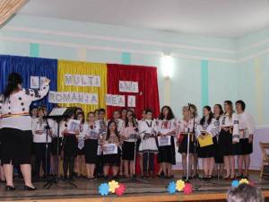 Elevii şi cadrele didactice de la şcolile din Salcea, Văratec, Prelipca au sărbătorit recent Centenarul Marii Uniri şi Ziua Bucovinei