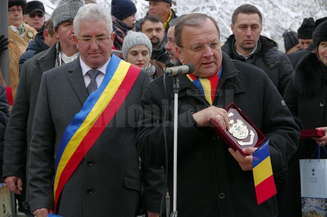 „Cetățenii Centenarului”, premiați de Ziua Bucovinei, la statuia lui Ștefan cel Mare