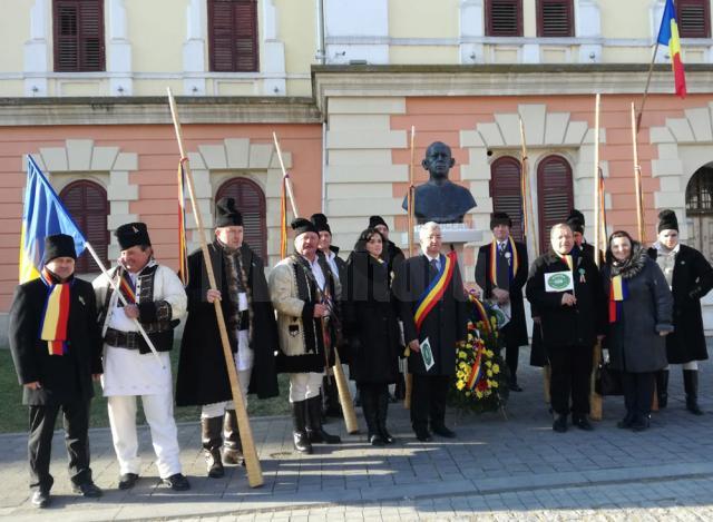 Delegaţia Sucevei la dezvelirea bustului lui Iancu Flondor, donat oraşului Alba Iulia