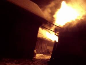 Un incendiu a afectat grav o gospodărie din comuna Drăgoiești