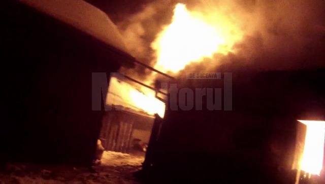 Un incendiu a afectat grav o gospodărie din comuna Drăgoiești