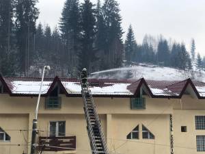 Incendiu la un hotel din Vatra Dornei. Sursa foto: Radio Dorna