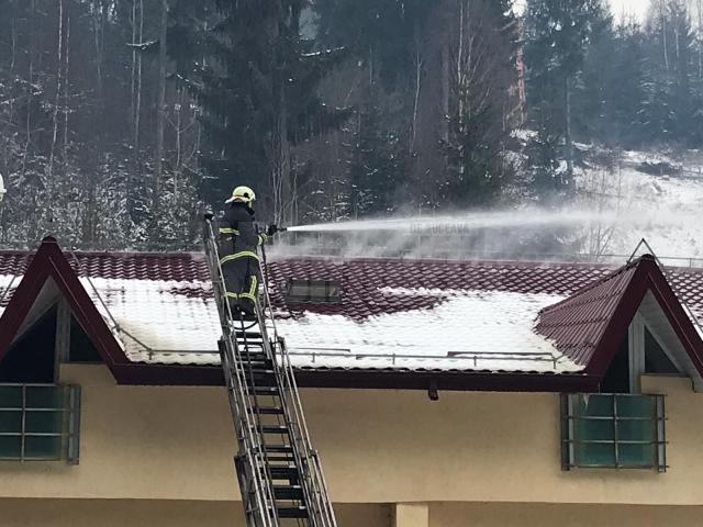 Incendiu la un hotel din Vatra Dornei. Sursa foto: Radio Dorna