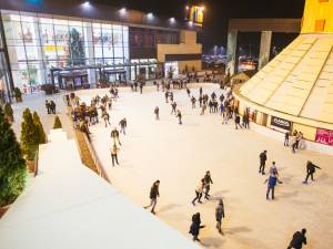 S-a deschis patinoarul Ice Dream de la Iulius Mall