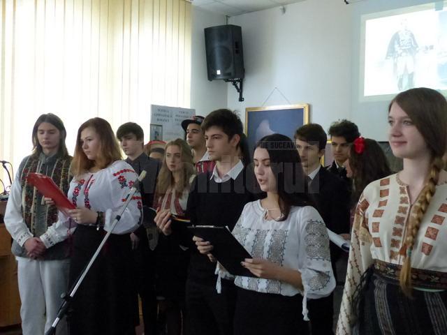 Momente artistice susţinute de elevi de la Colegiul „Mihai Eminescu” şi lansare de carte, la Biblioteca Bucovinei