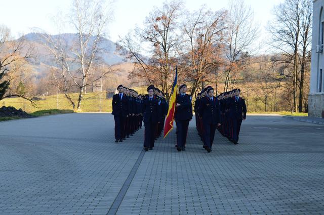 Elevii Colegiului Naţional Militar din Câmpulung  au participat anul acesta, în premieră, la parada militară de la Bucureşti Foto: Alexandru Helerea