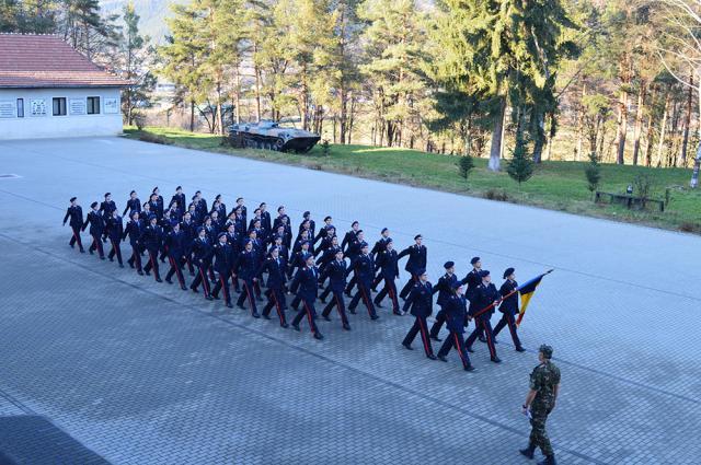 Elevii Colegiului Naţional Militar din Câmpulung  au participat anul acesta, în premieră, la parada militară de la Bucureşti Foto: Alexandru Helerea