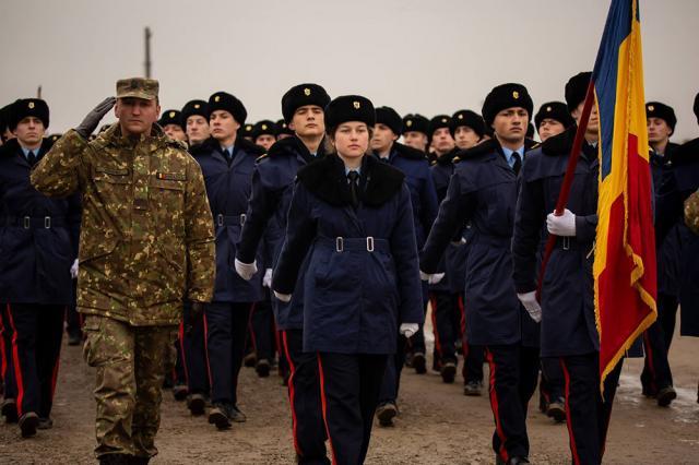 Elevii Colegiului Naţional Militar din Câmpulung  au participat anul acesta, în premieră, la parada militară de la Bucureşti Foto: Alexandru Helerea