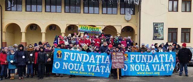 Fundația Umanitară “O Nouă Viață” Siret a organizat luni, 3 decembrie, între orele 09:00 – 10:00, marșul “Egal e Normal”
