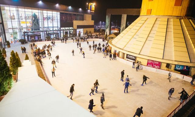 S-a deschis patinoarul Ice Dream de la Iulius Mall