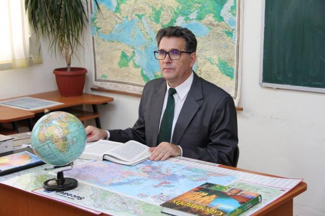 Profesorul de geografie Radu-George Ciumașu. Foto: Laurențiu Sbiera