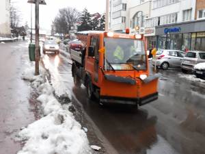 Cod galben de polei pe trotuarele Sucevei