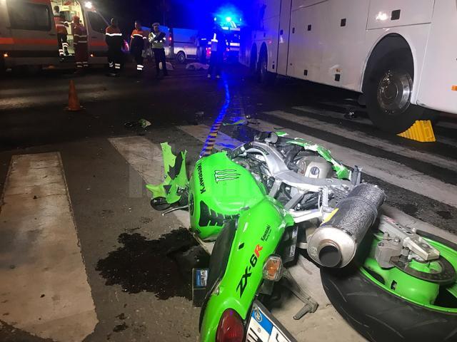 Autocarul implicat în accidentul cu cei doi motociclişti morţi în Suceava