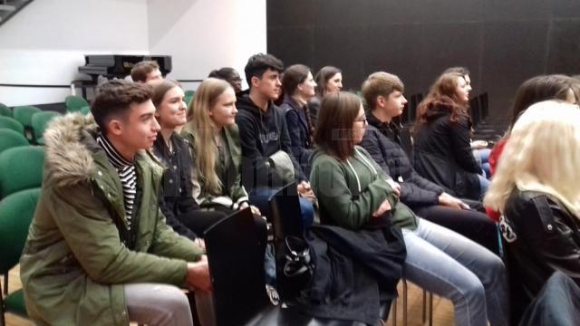O săptămână densă de experiențe pozitive pentru elevii ambasadori ai Colegiului Național ”Petru Rareș” Suceava în cadrul mobilității din Portugalia a proiectului ”CIVIC” (Coopération Innovatrice Vers l’Interdisciplinarité Civique)