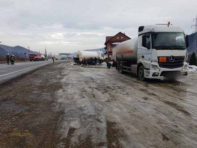 Legătura dintre Moldova şi Ardeal a fost blocată rutier şi feroviar sâmbătă, timp de aproape cinci ore