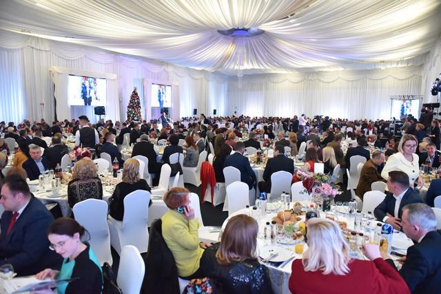 Peste 54.000 de lei, strânşi pentru Valentin Rusu, la Gala „Top 10 Suceveni”, ediţia a VII-a. Foto: Ștefan Macedon Gheorghiță