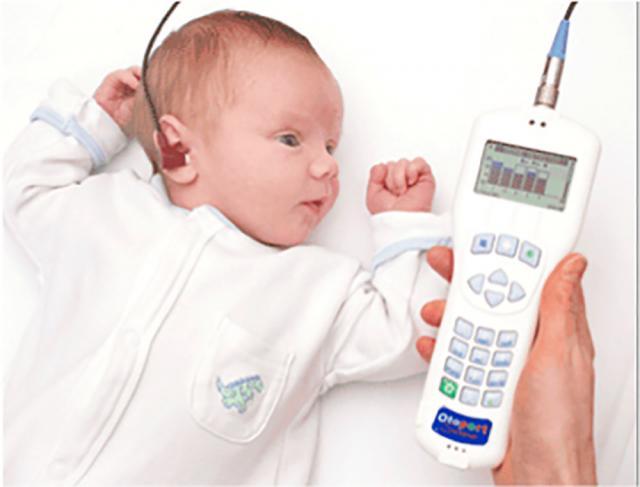 Testarea auzului la nou-născuţi. Foto: romaniacleft.bestsoftconsulting.com