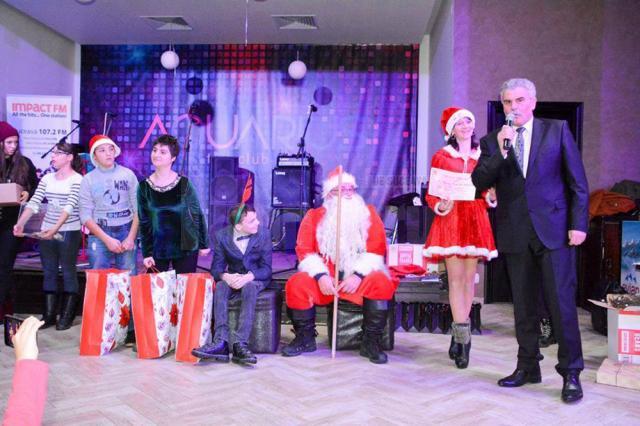 Primarul municipiului Câmpulung Moldovenesc, Mihăiţă Negură, a adus daruri pentru trei dintre copiii beneficiari ai Asociaţiei „Freamăt de Speranță”